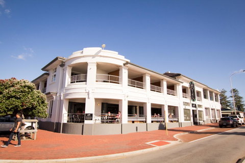 Cottesloe Beach Hotel - Accommodation Nelson Bay 0