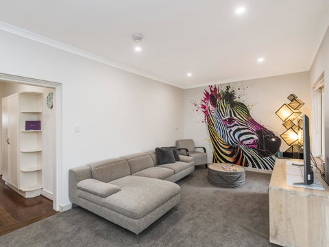 Luxury Federation Style Home - Sleeps 10 - Accommodation Nelson Bay 1
