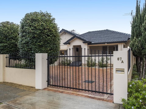 Luxury Federation Style Home - Sleeps 10 - Accommodation Nelson Bay 17