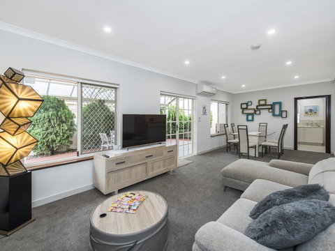 Luxury Federation Style Home - Sleeps 10 - Accommodation Nelson Bay 3