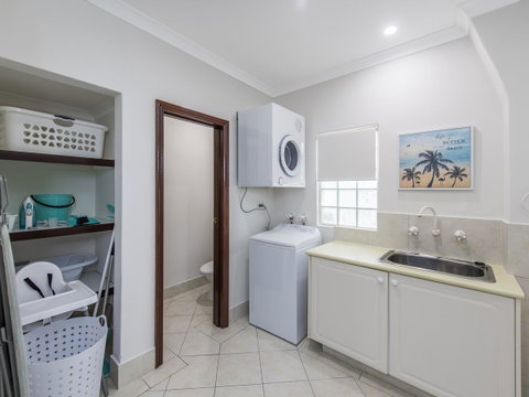 Luxury Federation Style Home - Sleeps 10 - Accommodation Nelson Bay 16