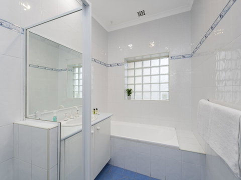 Luxury Federation Style Home - Sleeps 10 - Accommodation Nelson Bay 14