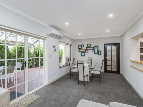 Luxury Federation Style Home - Sleeps 10 - Accommodation Nelson Bay 2