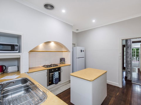 Luxury Federation Style Home - Sleeps 10 - Accommodation Nelson Bay 4
