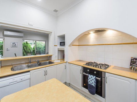 Luxury Federation Style Home - Sleeps 10 - Accommodation Nelson Bay 5