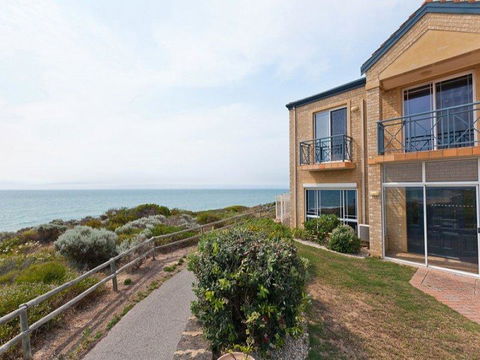 Caravel Beach House Mandurah - Accommodation Nelson Bay 0