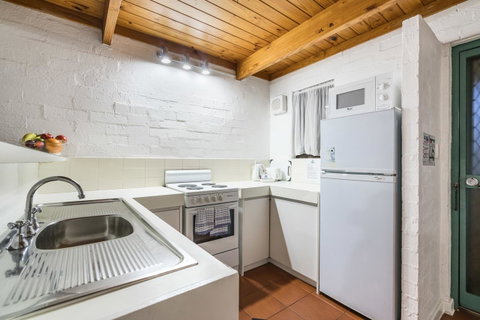 Cottesloe Beach Chalets - Accommodation Nelson Bay 34