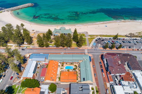 Cottesloe Beach Chalets - Accommodation Nelson Bay 12
