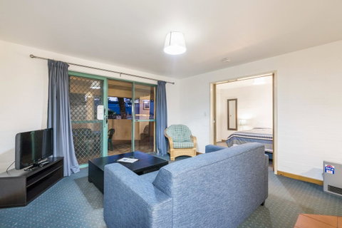 Cottesloe Beach Chalets - Accommodation Nelson Bay 42