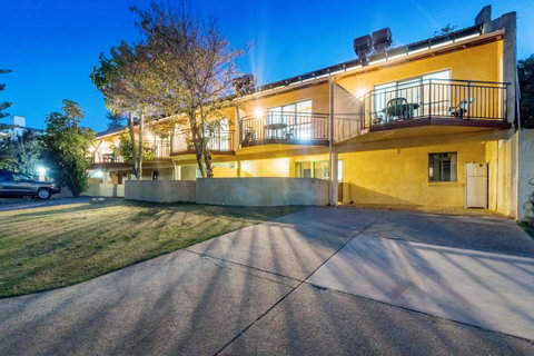 Cottesloe Beach Chalets - Accommodation Nelson Bay 2