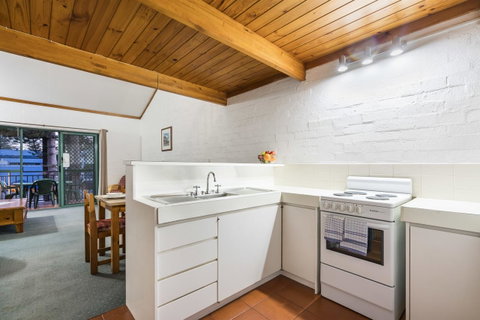 Cottesloe Beach Chalets - Accommodation Nelson Bay 27