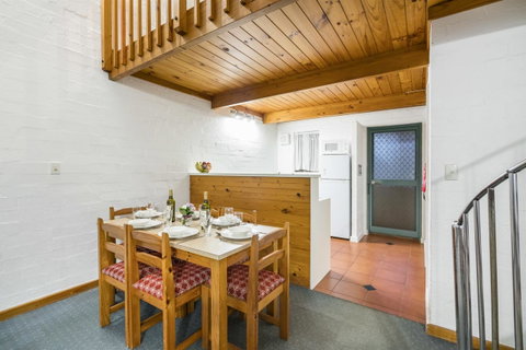 Cottesloe Beach Chalets - Accommodation Nelson Bay 31