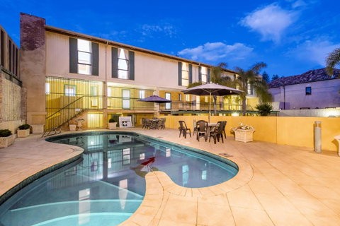Cottesloe Beach Chalets - Accommodation Nelson Bay 11