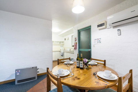 Cottesloe Beach Chalets - Accommodation Nelson Bay 36