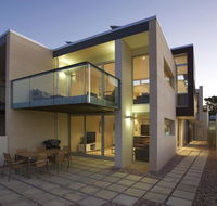 Alouarn Apartments - Nelsons Bay Accommodation
