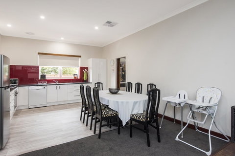 Big House Heated Pool 11 Beds Como / South Perth / Applecross - Accommodation Nelson Bay 9