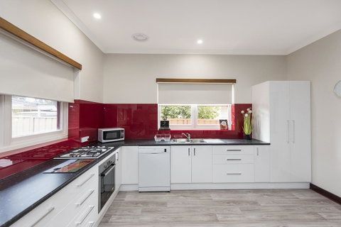 Big House Heated Pool 11 Beds Como / South Perth / Applecross - Accommodation Nelson Bay 8