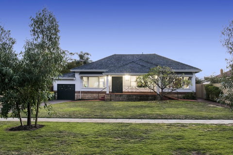 Big House Heated Pool 11 Beds Como / South Perth / Applecross - Accommodation Nelson Bay 6