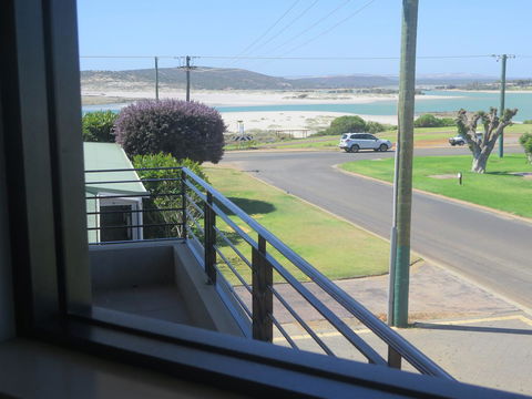 Kalbarri Riverfront Unit - Accommodation Nelson Bay 4