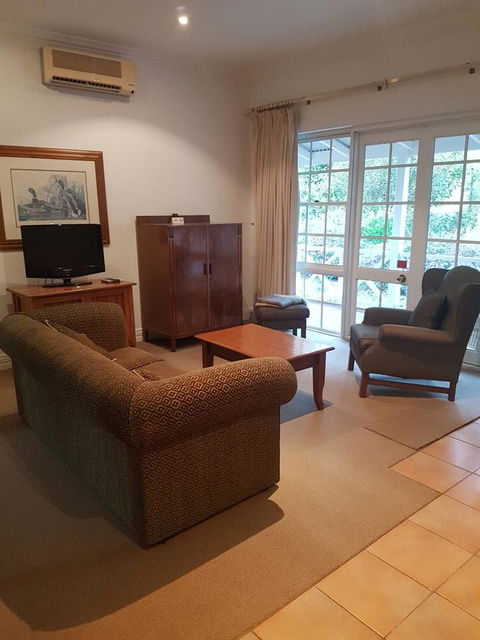 Two Sisters Chalets - Accommodation Nelson Bay 13