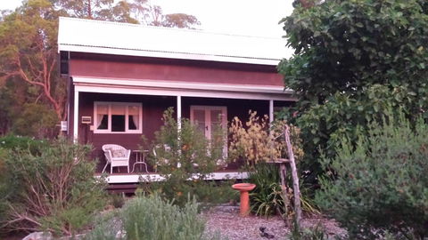 Di's Cabin In Dwellingup - Nelsons Bay Accommodation 5