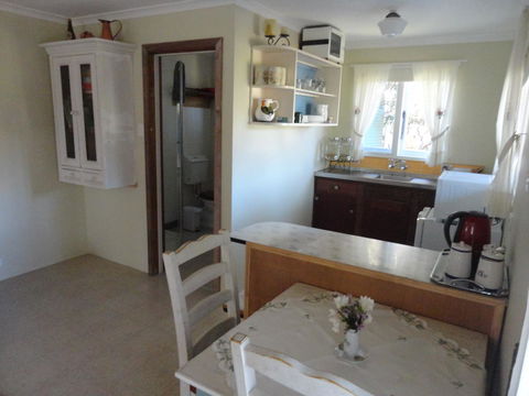 Di's Cabin In Dwellingup - Nelsons Bay Accommodation 19