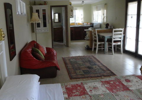 Di's Cabin In Dwellingup - Nelsons Bay Accommodation 17