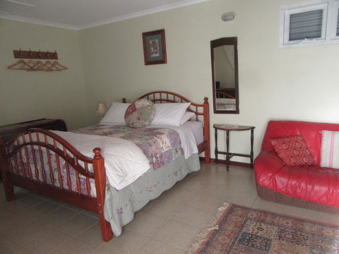 Di's Cabin In Dwellingup - Nelsons Bay Accommodation 9
