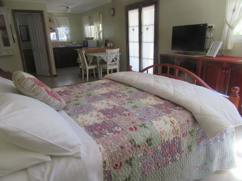 Di's Cabin In Dwellingup - Nelsons Bay Accommodation 11
