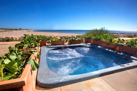 Mantarays Ningaloo Beach Resort - Accommodation Nelson Bay 7
