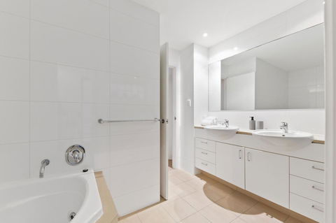 The Executive Penthouse - Accommodation Nelson Bay 10