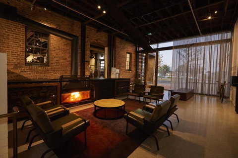 The Premier Mill Hotel - Accommodation Nelson Bay 0
