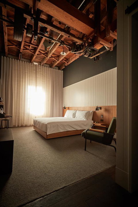 The Premier Mill Hotel - Accommodation Nelson Bay 2
