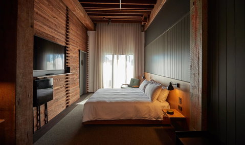 The Premier Mill Hotel - Accommodation Nelson Bay 1