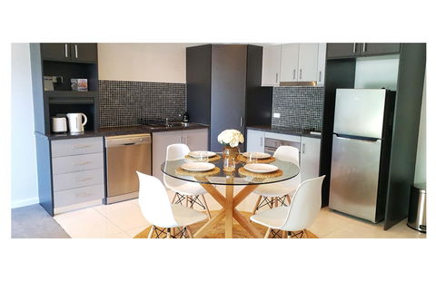 Stylish 1BDR Unit In The Heart Of Subiaco - Nelsons Bay Accommodation 5