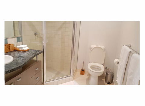 Stylish 1BDR Unit In The Heart Of Subiaco - Nelsons Bay Accommodation 9