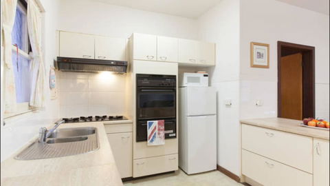 Broadway Apartments - Nelsons Bay Accommodation 2