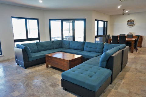 27 Corella Court - Nelsons Bay Accommodation 7