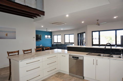 27 Corella Court - Nelsons Bay Accommodation 3
