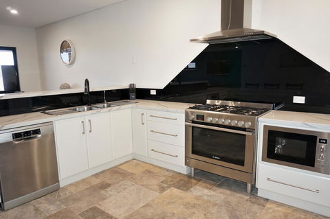 27 Corella Court - Nelsons Bay Accommodation 4