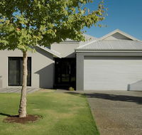 THE SANCTUARY LUXURY HOLIDAY HOME - Nelsons Bay Accommodation