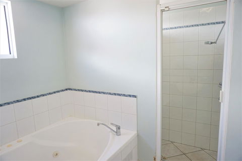 Osprey Holiday Village Unit 120 - Plenty Of Room For A Large Family - Nelsons Bay Accommodation 12