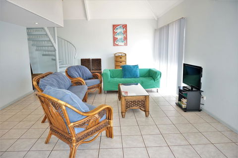 Osprey Holiday Village Unit 120 - Plenty Of Room For A Large Family - Nelsons Bay Accommodation 3