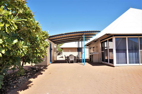 Osprey Holiday Village Unit 120 - Plenty Of Room For A Large Family - Nelsons Bay Accommodation 17