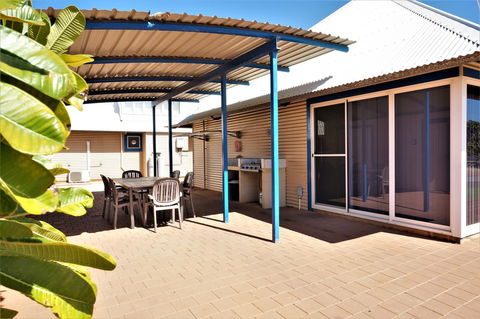 Osprey Holiday Village Unit 120 - Plenty Of Room For A Large Family - Nelsons Bay Accommodation 16
