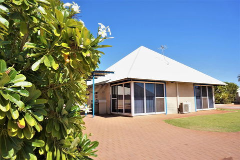Osprey Holiday Village Unit 120 - Plenty Of Room For A Large Family - Nelsons Bay Accommodation 18