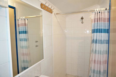 Osprey Holiday Village Unit 120 - Plenty Of Room For A Large Family - Nelsons Bay Accommodation 14