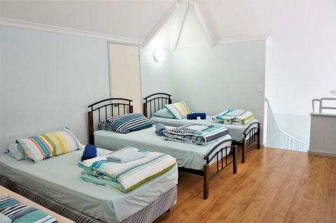 Osprey Holiday Village Unit 120 - Plenty Of Room For A Large Family - Nelsons Bay Accommodation 10
