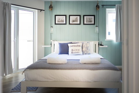 Cottesloe Blue Apartment - Executive Escapes - Accommodation Nelson Bay 2