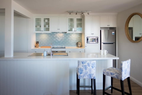 Cottesloe Blue Apartment - Executive Escapes - Accommodation Nelson Bay 6
